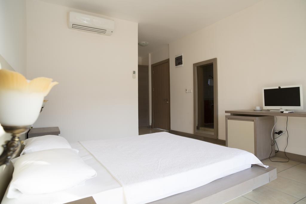 بودروم Genc Hotel الغرفة الصورة