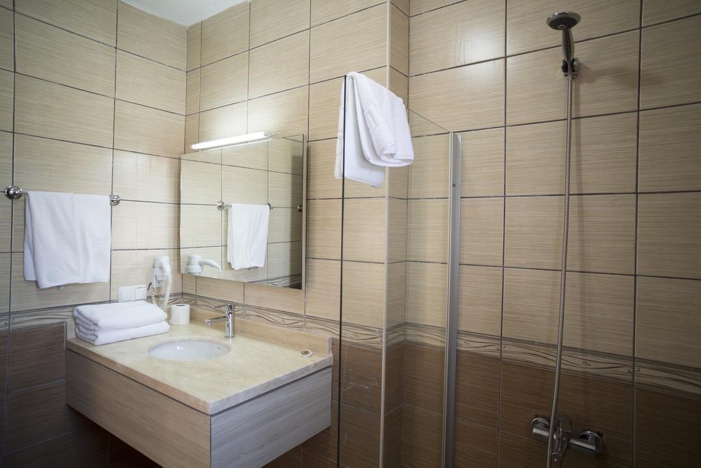 بودروم Genc Hotel الغرفة الصورة