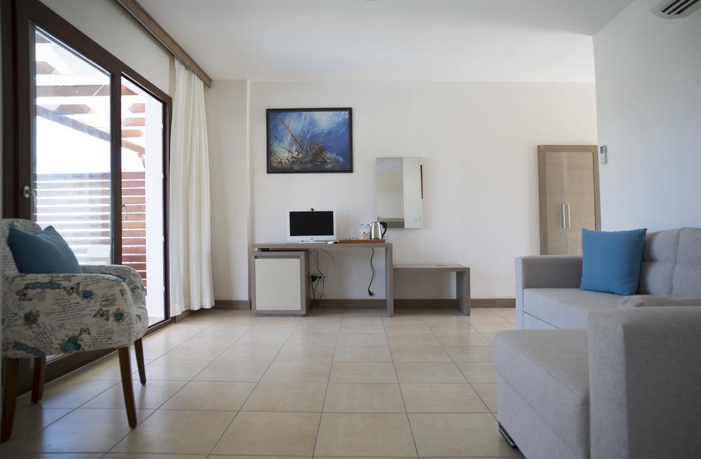 بودروم Genc Hotel الغرفة الصورة